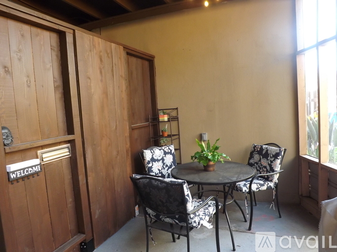 1727 Parrot Street (Guest House) Studio Single Family Home for Rent - Photo gallery 3