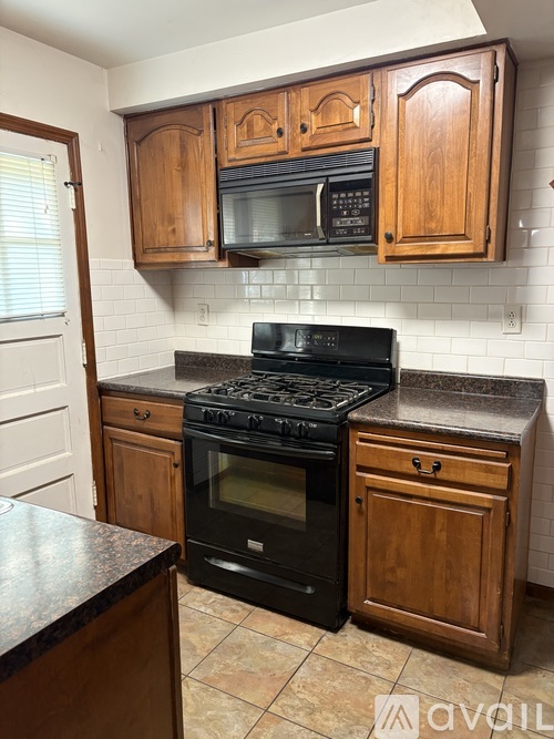 8218 Meadow Lane 3 Beds Townhouse for Rent - Photo gallery 5