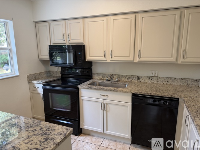 186 Roosevelt Street 3 Beds Single Family Home for Rent - Photo gallery 2