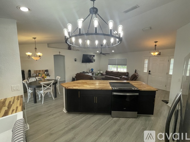 2565 Clovelon Street 3 Beds Single Family Home for Rent - Photo gallery 2