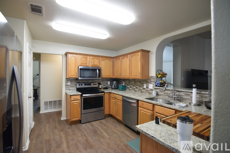 4814 Water Oak Dr 4 Beds Single Family Home for Rent - Photo gallery 5
