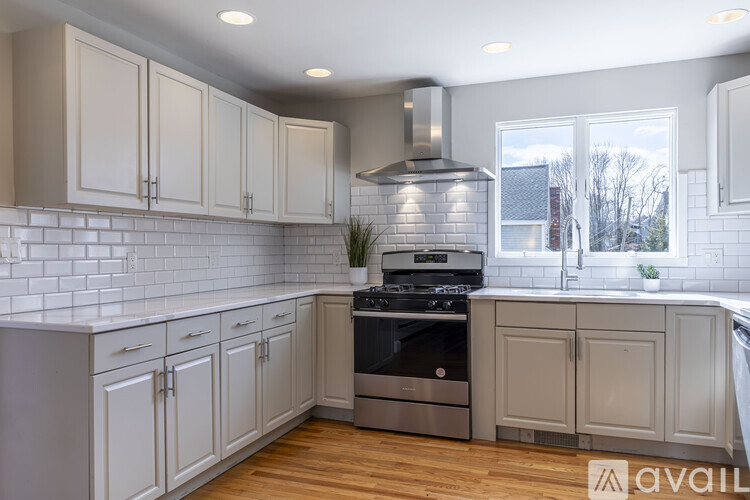 270 Cross St 4 Beds Single Family Home for Rent - Photo gallery 4