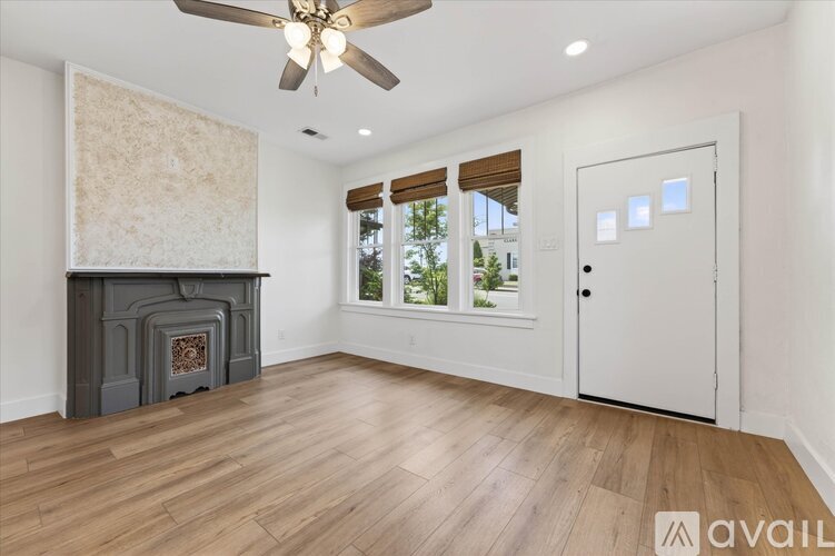 330 Main St 3 Beds Single Family Home for Rent - Photo gallery 5