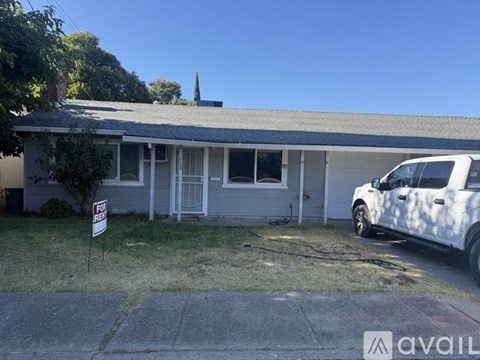 640 Reeds Avenue 3 Beds Apartment for Rent
