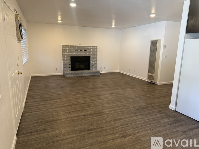 640 Reeds Avenue 3 Beds Apartment for Rent - Photo gallery 2