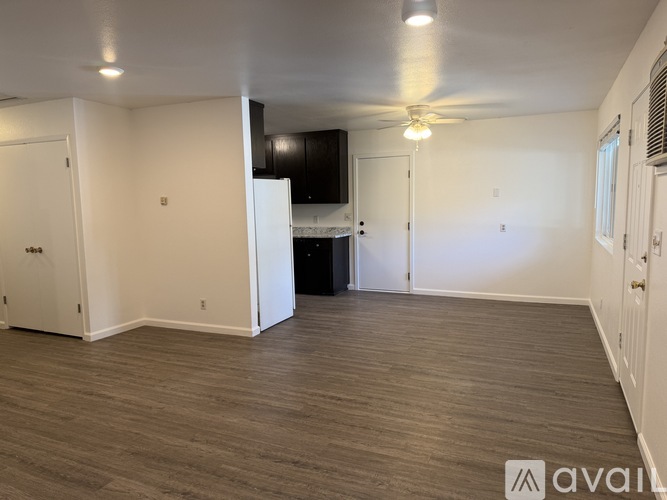 640 Reeds Avenue 3 Beds Apartment for Rent - Photo gallery 5