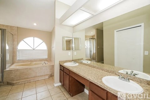 5231 West Cambridge Avenue 3 Beds Apartment for Rent