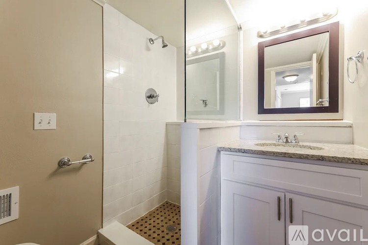 5231 West Cambridge Avenue 3 Beds Single Family Home for Rent - Photo gallery 2