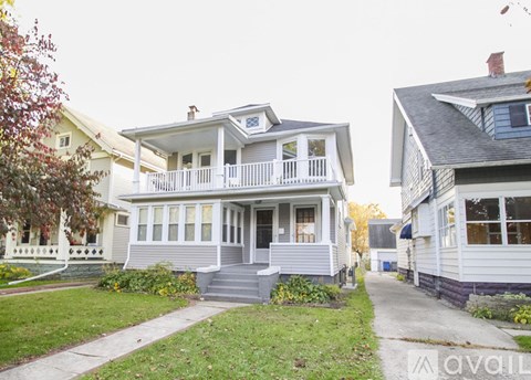 149 University Blvd 2 Beds Apartment for Rent