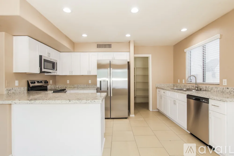 13443 W Rose Ln 4 Beds Single Family Home for Rent - Photo gallery 2