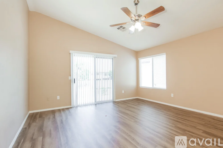 13443 W Rose Ln 4 Beds Single Family Home for Rent - Photo gallery 4