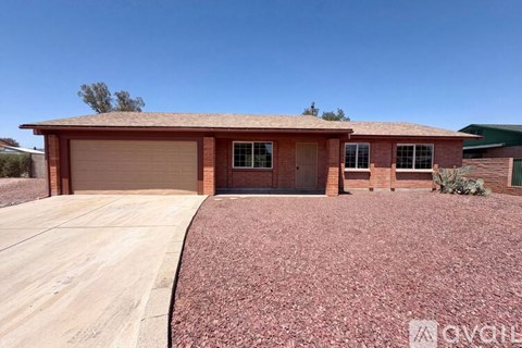 6082 N Curry Ave 3 Beds Apartment for Rent