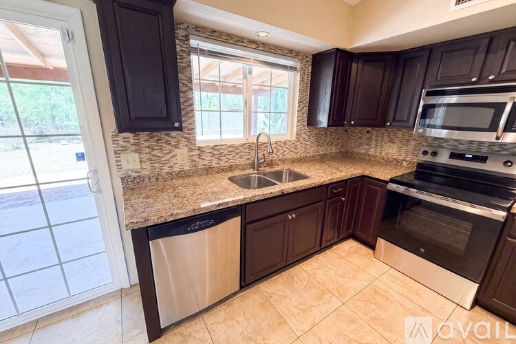 6082 N Curry Ave 3 Beds Single Family Home for Rent - Photo gallery 2