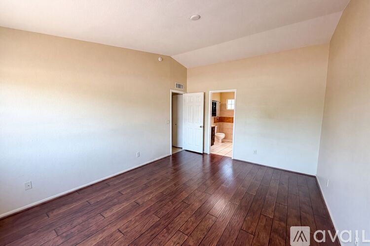 6082 N Curry Ave 3 Beds Single Family Home for Rent - Photo gallery 4