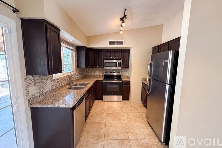 6082 N Curry Ave 3 Beds Single Family Home for Rent - Photo gallery 5