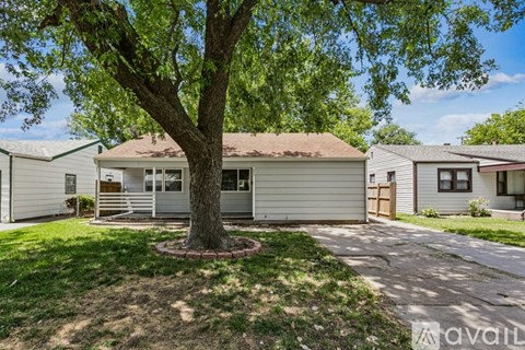 633 N Clayton Ave 3 Beds Apartment for Rent