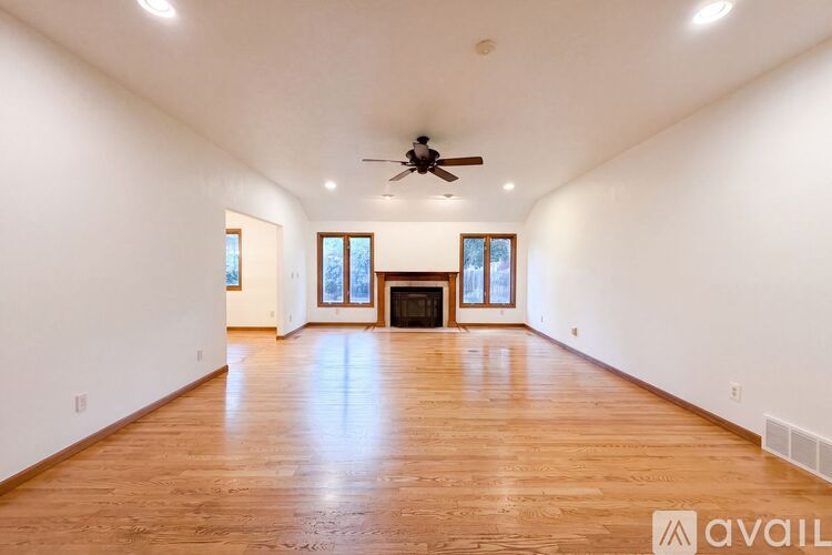 2428 52nd Avenue Ct 4 Beds Single Family Home for Rent - Photo gallery 2
