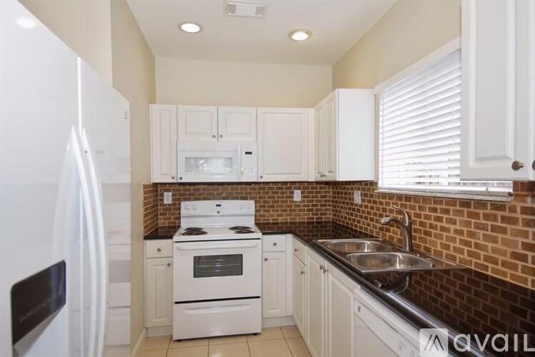 7317 Girard Ave N 3 Beds Single Family Home for Rent - Photo gallery 4