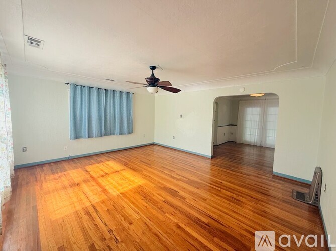 3021 Oleander Ave 2 Beds Single Family Home for Rent - Photo gallery 3