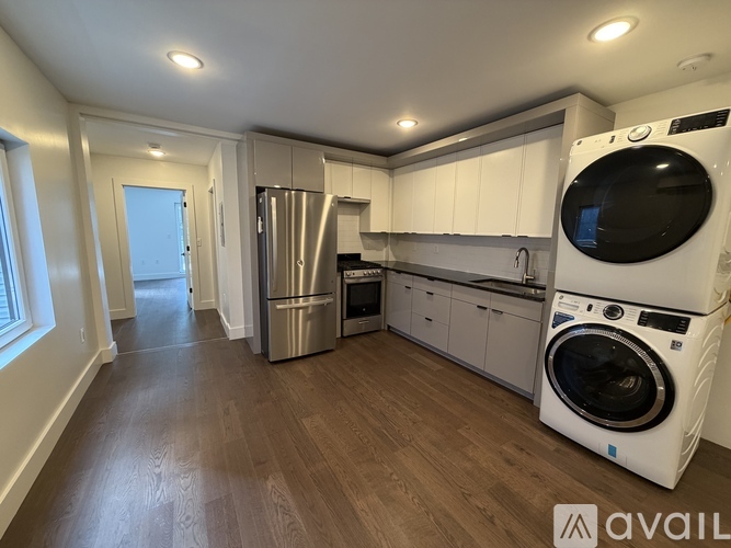 195 Bay St 1 Apartment for Rent - Photo gallery 1