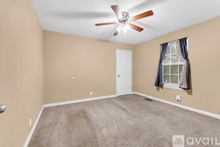 374 Treeland Drive 3 Beds Single Family Home for Rent - Photo gallery 5