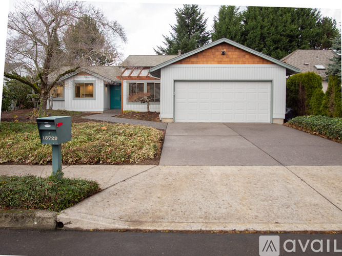15729 Northeast Fremont Street 3 Beds Single Family Home for Rent - Photo gallery 1