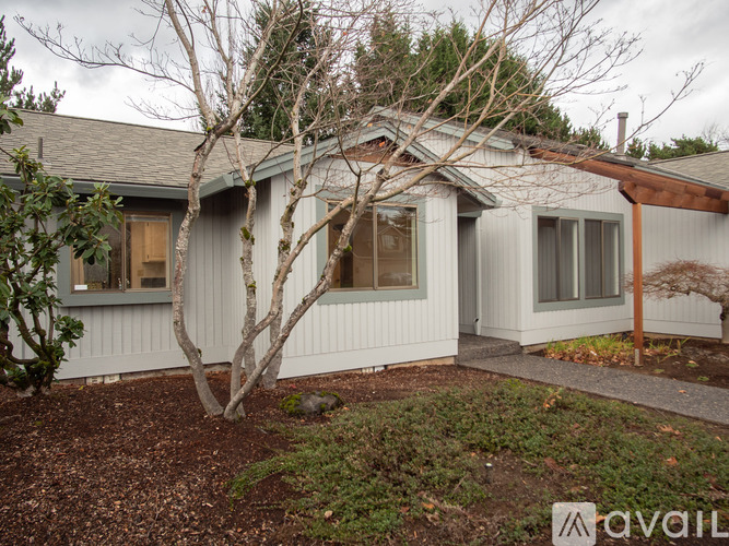 15729 Northeast Fremont Street 3 Beds Single Family Home for Rent - Photo gallery 2
