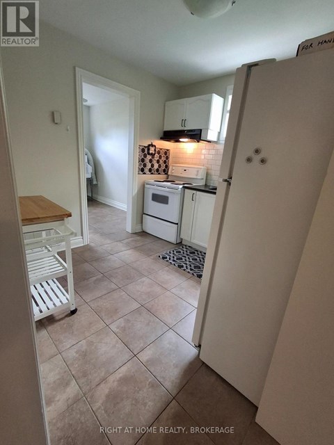 1 - 62 CHRISTIE STREET 3 Beds Apartment for Rent