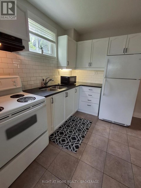 1 - 62 CHRISTIE STREET 3 Beds Apartment for Rent