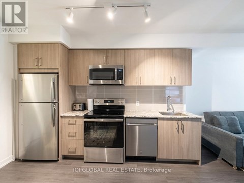 213 - 4010 EGLINTON AVENUE W 3 Beds Apartment for Rent