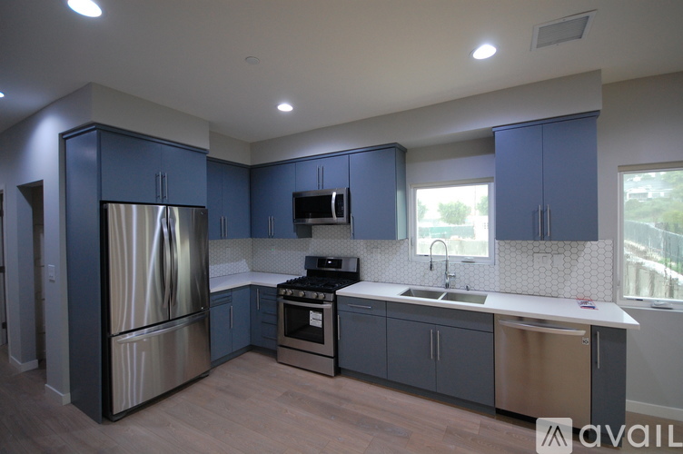 648 N Serrano Ave 3 Beds Townhouse for Rent - Photo gallery 2