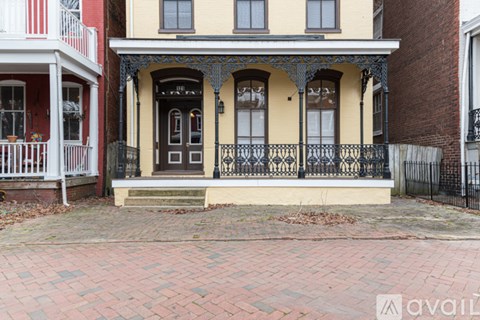 121 West Clay Street 2 Beds Apartment for Rent