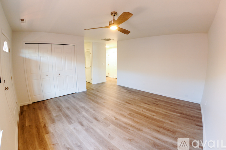716 Yale Place 2 Beds Apartment for Rent - Photo gallery 3