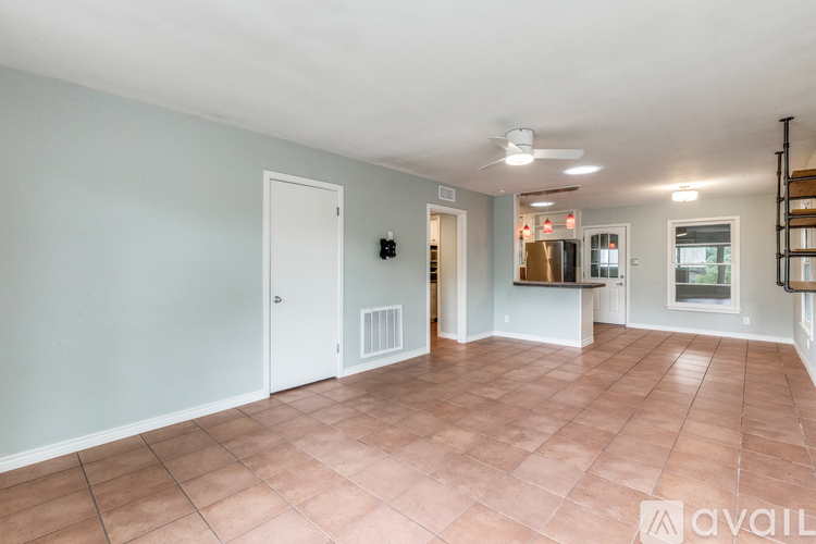 11504 Oakwood Drive 3 Beds Single Family Home for Rent - Photo gallery 4