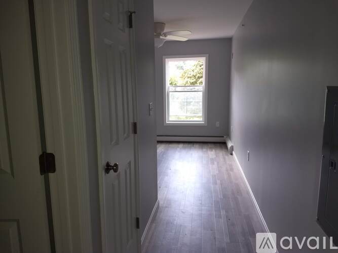 7 Sherman Circle Studio Apartment for Rent - Photo gallery 4