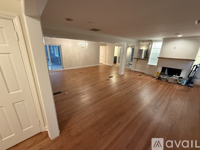 2961 West Roxboro Road Northeast 4 Beds Single Family Home for Rent - Photo gallery 3