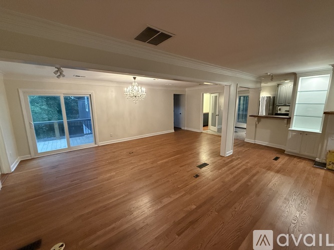 2961 West Roxboro Road Northeast 4 Beds Single Family Home for Rent - Photo gallery 4