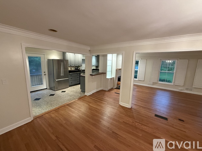 2961 West Roxboro Road Northeast 4 Beds Single Family Home for Rent - Photo gallery 5