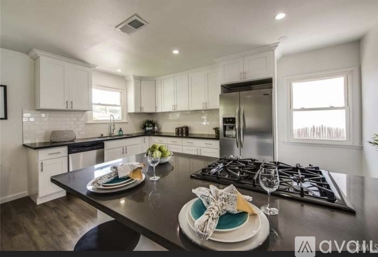823 North Lenz Drive 3 Beds Single Family Home for Rent - Photo gallery 2