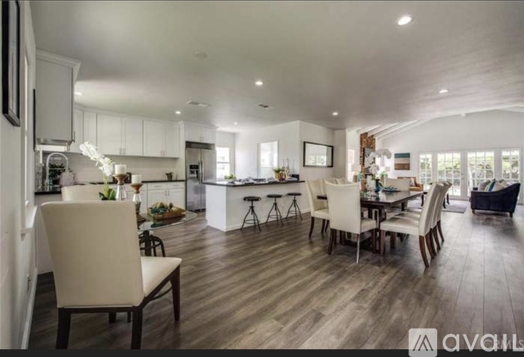 823 North Lenz Drive 3 Beds Single Family Home for Rent - Photo gallery 4