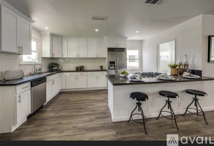 823 North Lenz Drive 3 Beds Single Family Home for Rent - Photo gallery 5
