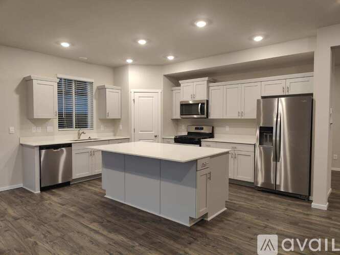 1429 SW Pendleton Way 5 Beds Single Family Home for Rent - Photo gallery 3