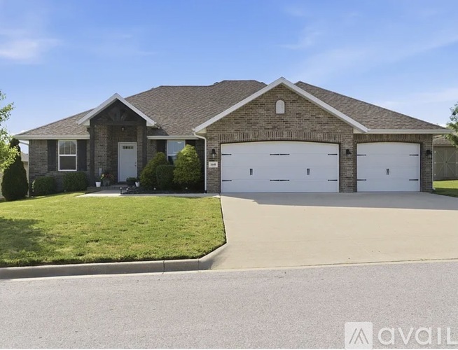 1648 N Pinnacle Ave 4 Beds Single Family Home for Rent - Photo gallery 1