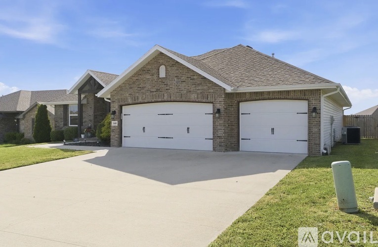 1648 N Pinnacle Ave 4 Beds Single Family Home for Rent - Photo gallery 2