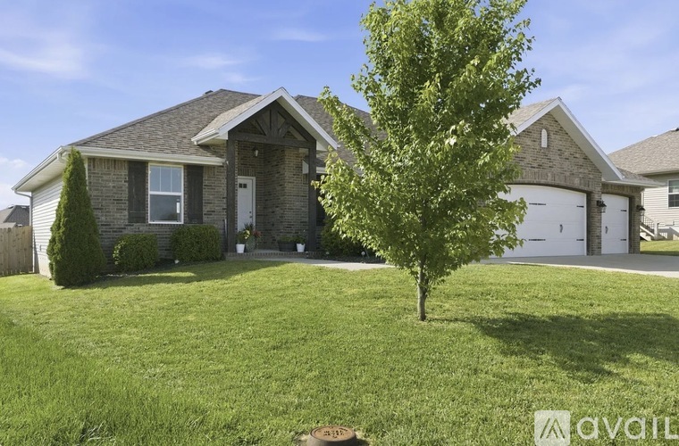 1648 N Pinnacle Ave 4 Beds Single Family Home for Rent - Photo gallery 3