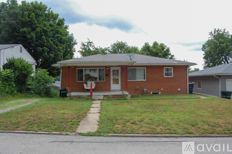 445 Spring Street 4 Beds Single Family Home for Rent - Photo gallery 2