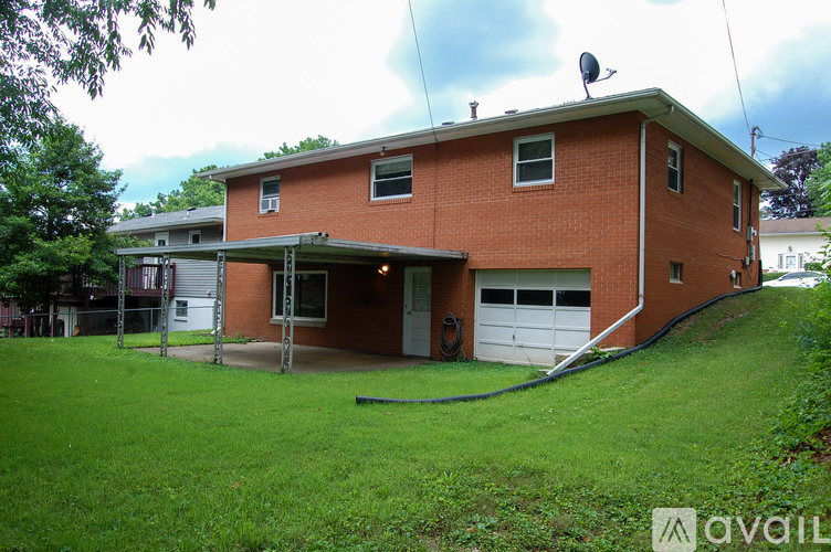 445 Spring Street 4 Beds Single Family Home for Rent - Photo gallery 3