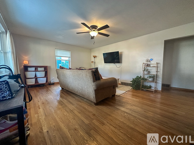 445 Spring Street 4 Beds Single Family Home for Rent - Photo gallery 4