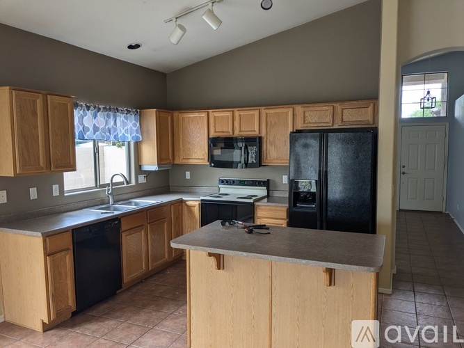 610 South Voyager Drive 3 Beds Single Family Home for Rent - Photo gallery 2