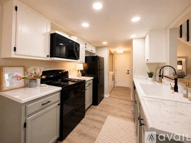 5936 Sawmill Woods Drive 2 Beds Condo for Rent - Photo gallery 2
